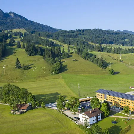 Explorer Neuschwanstein Hotel 4*